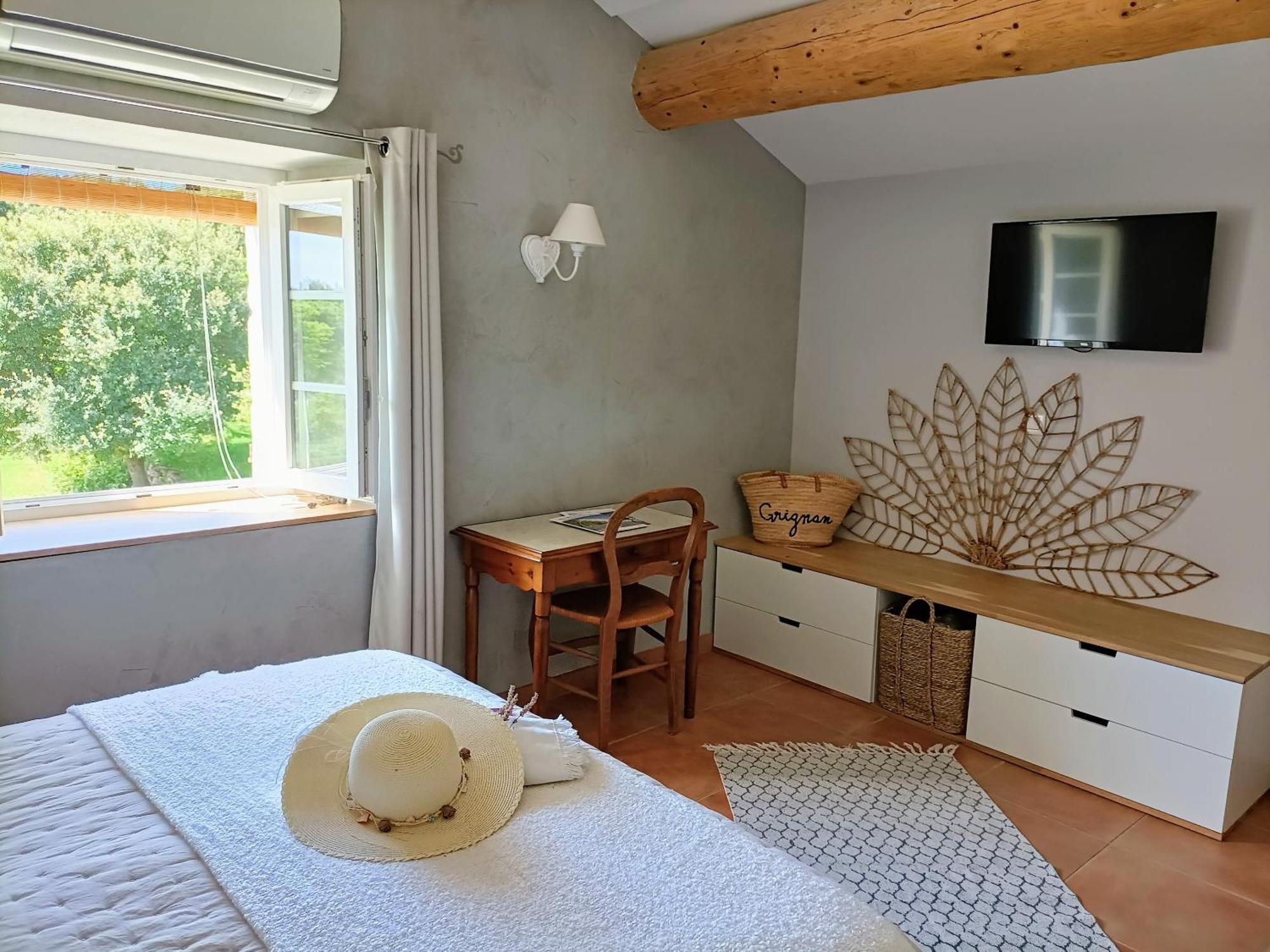 Hotel La Ferme Les Eybrachas Réauville Zimmer foto